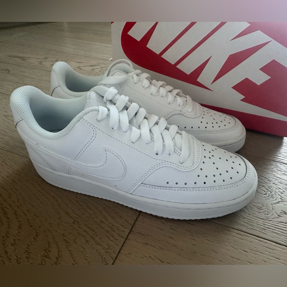 Nike - Court Vision white sneakers